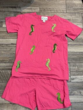 Quacker Factory Vintage Appliquéd Seahorse Top and Shorts Set size M
